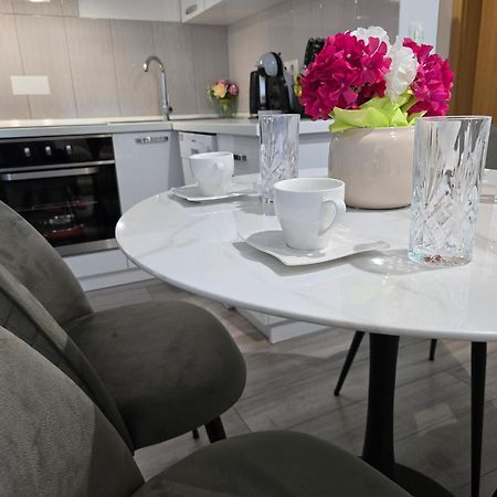 Apartment Blanca With Jacuzzi,Terase And Private Parking Kaštela Esterno foto
