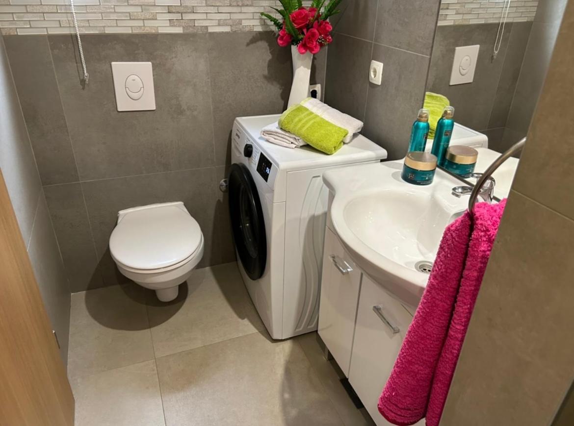 Apartment Blanca With Jacuzzi,Terase And Private Parking Kaštela Esterno foto