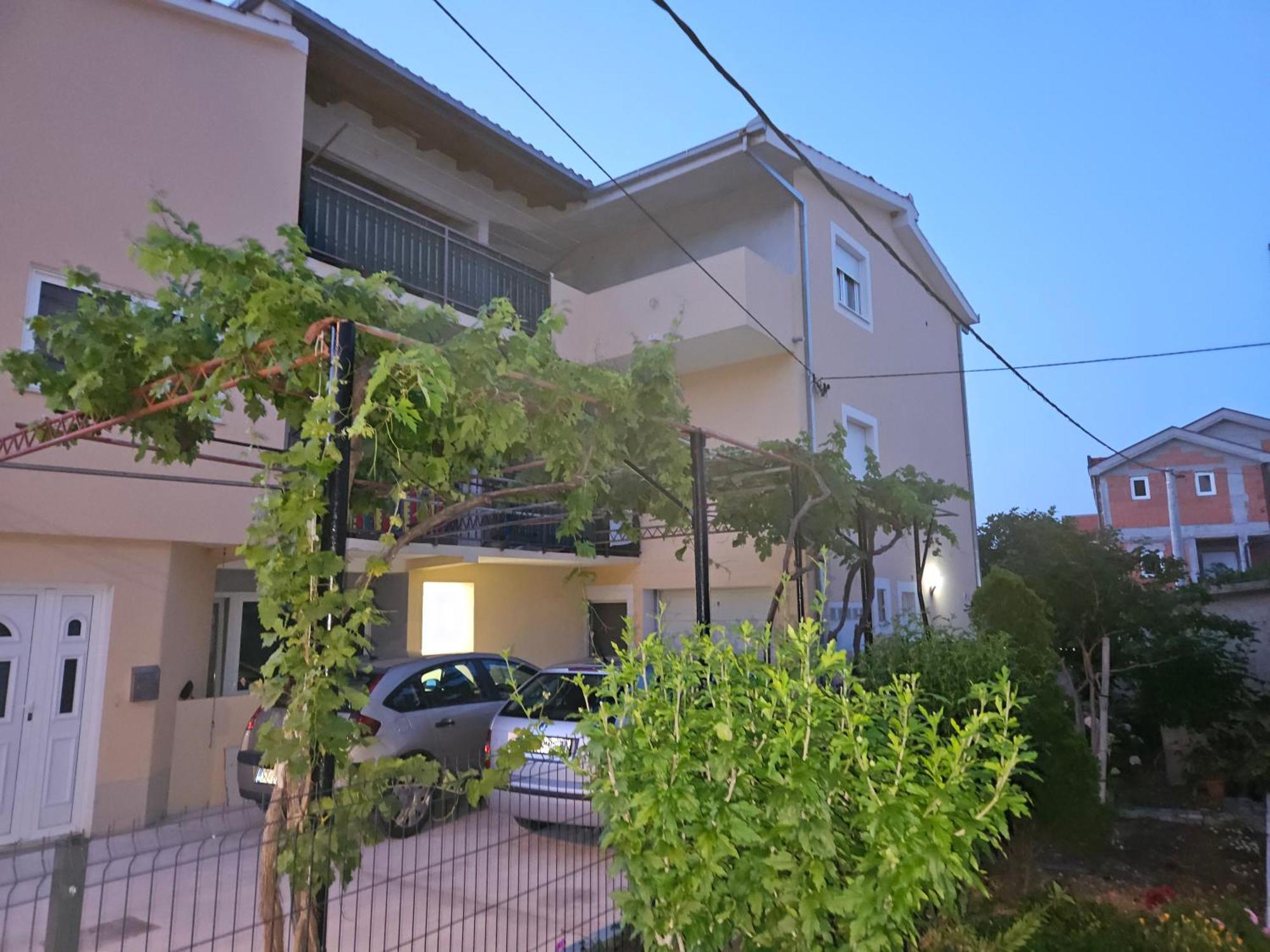 Apartment Blanca With Jacuzzi,Terase And Private Parking Kaštela Esterno foto
