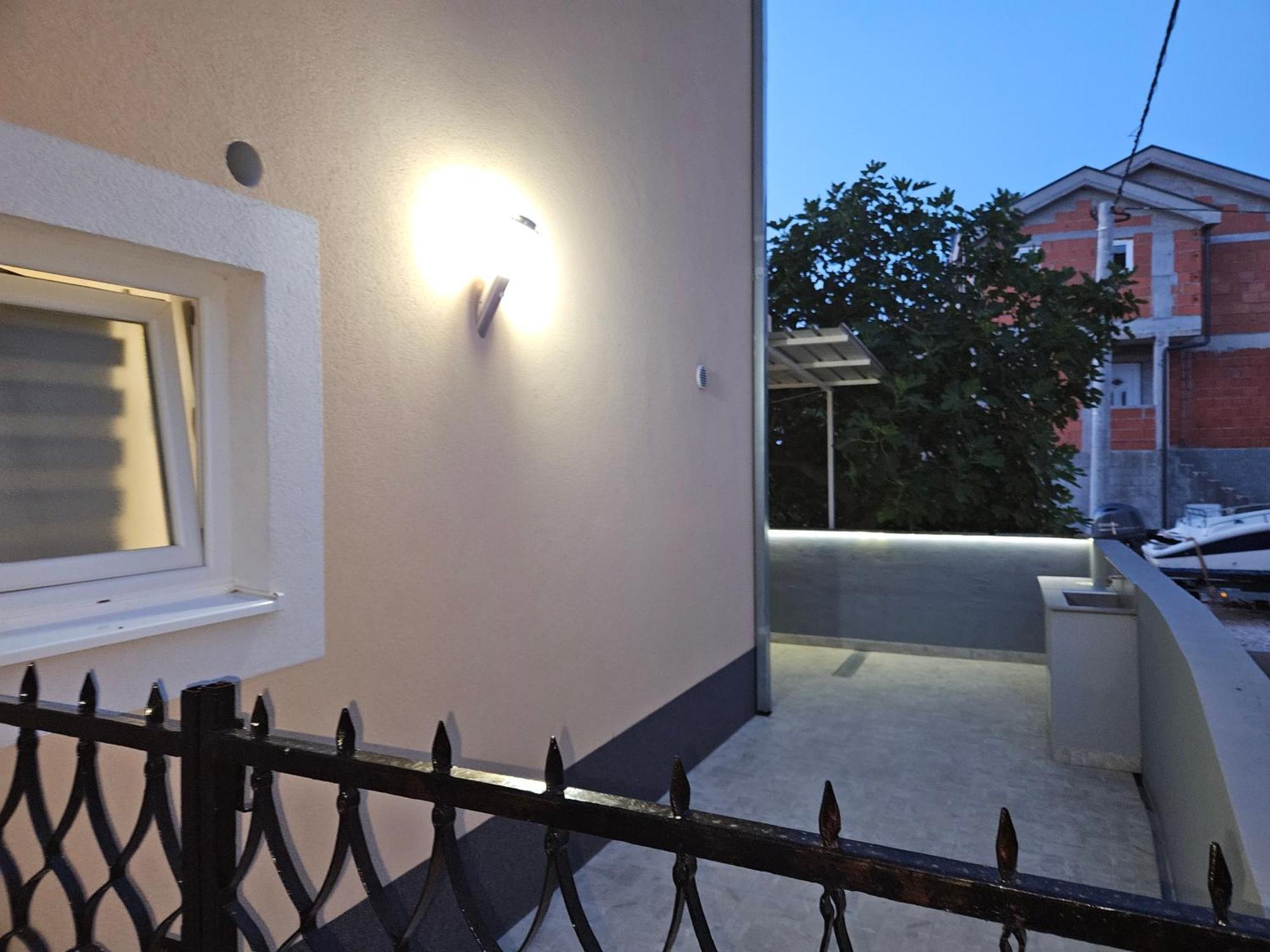 Apartment Blanca With Jacuzzi,Terase And Private Parking Kaštela Esterno foto