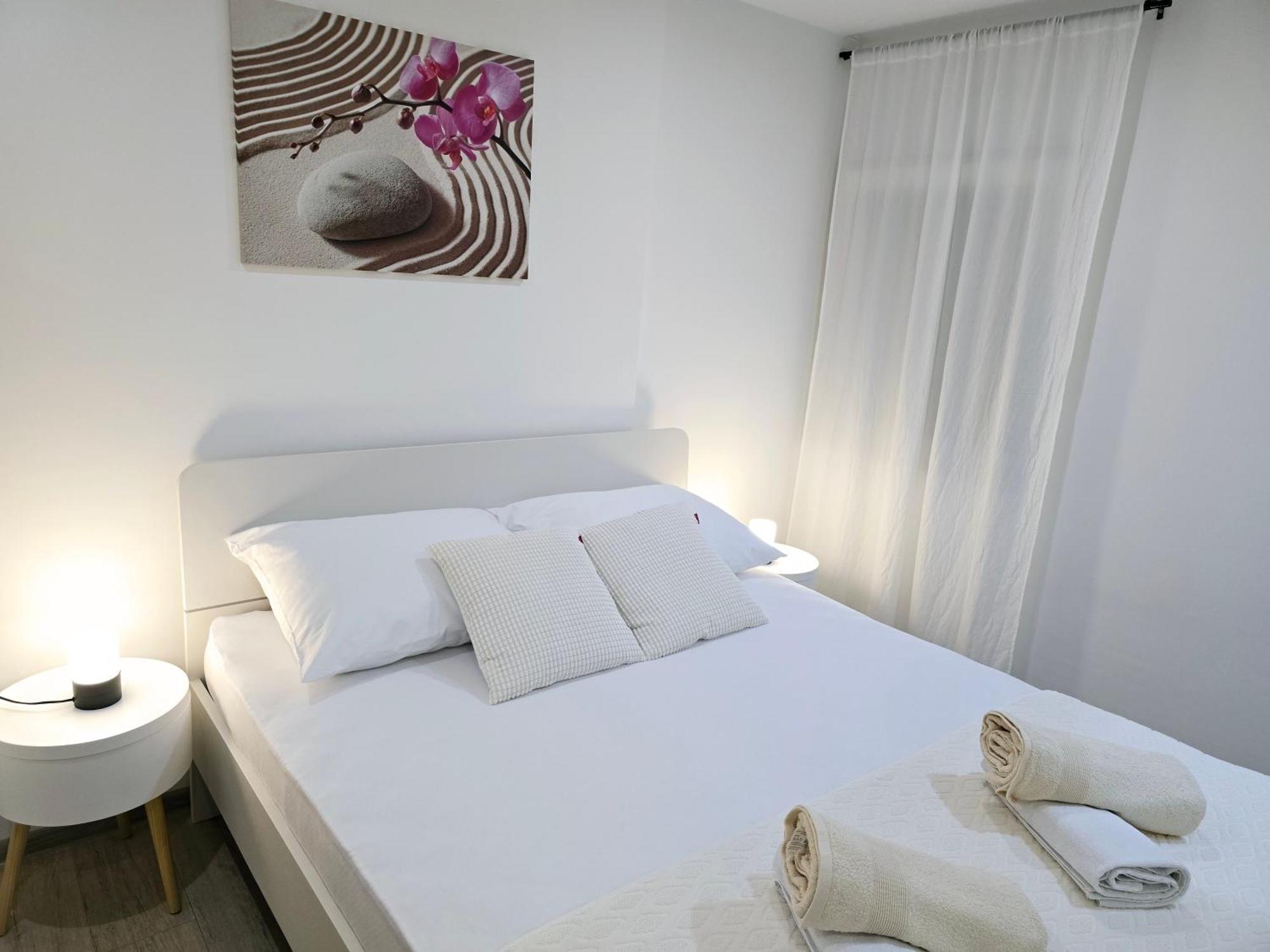 Apartment Blanca With Jacuzzi,Terase And Private Parking Kaštela Esterno foto
