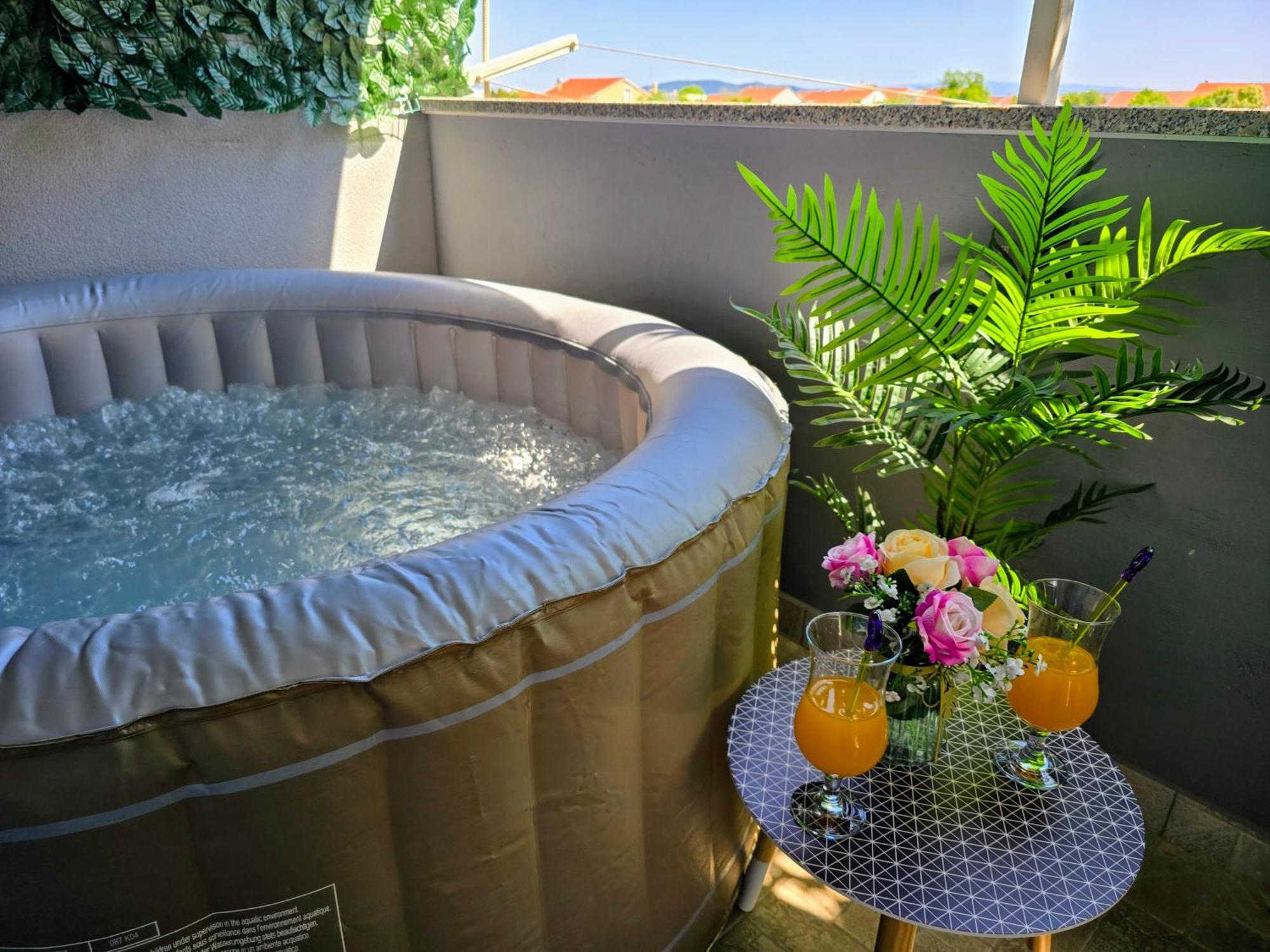 Apartment Blanca With Jacuzzi,Terase And Private Parking Kaštela Esterno foto