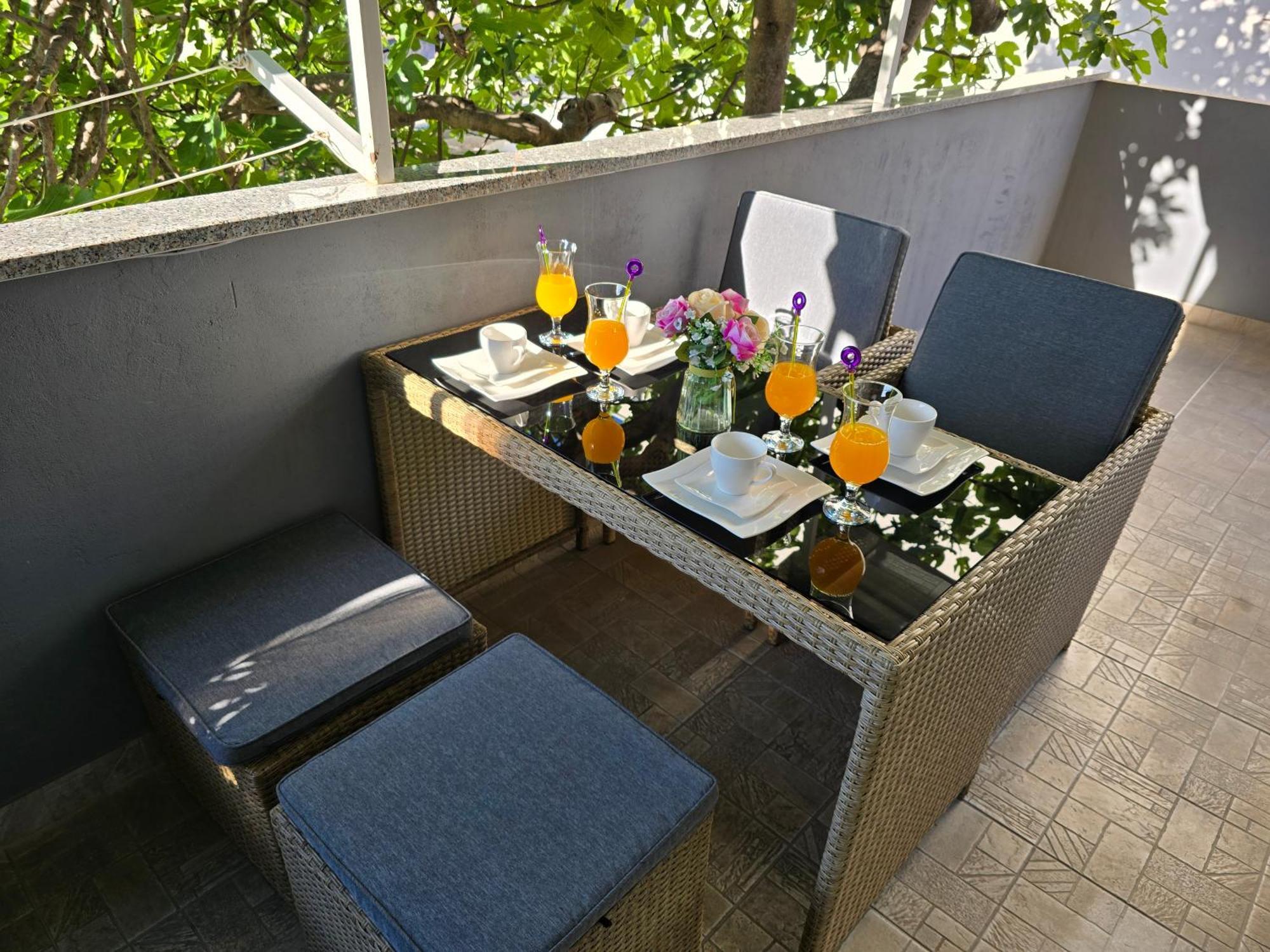 Apartment Blanca With Jacuzzi,Terase And Private Parking Kaštela Esterno foto