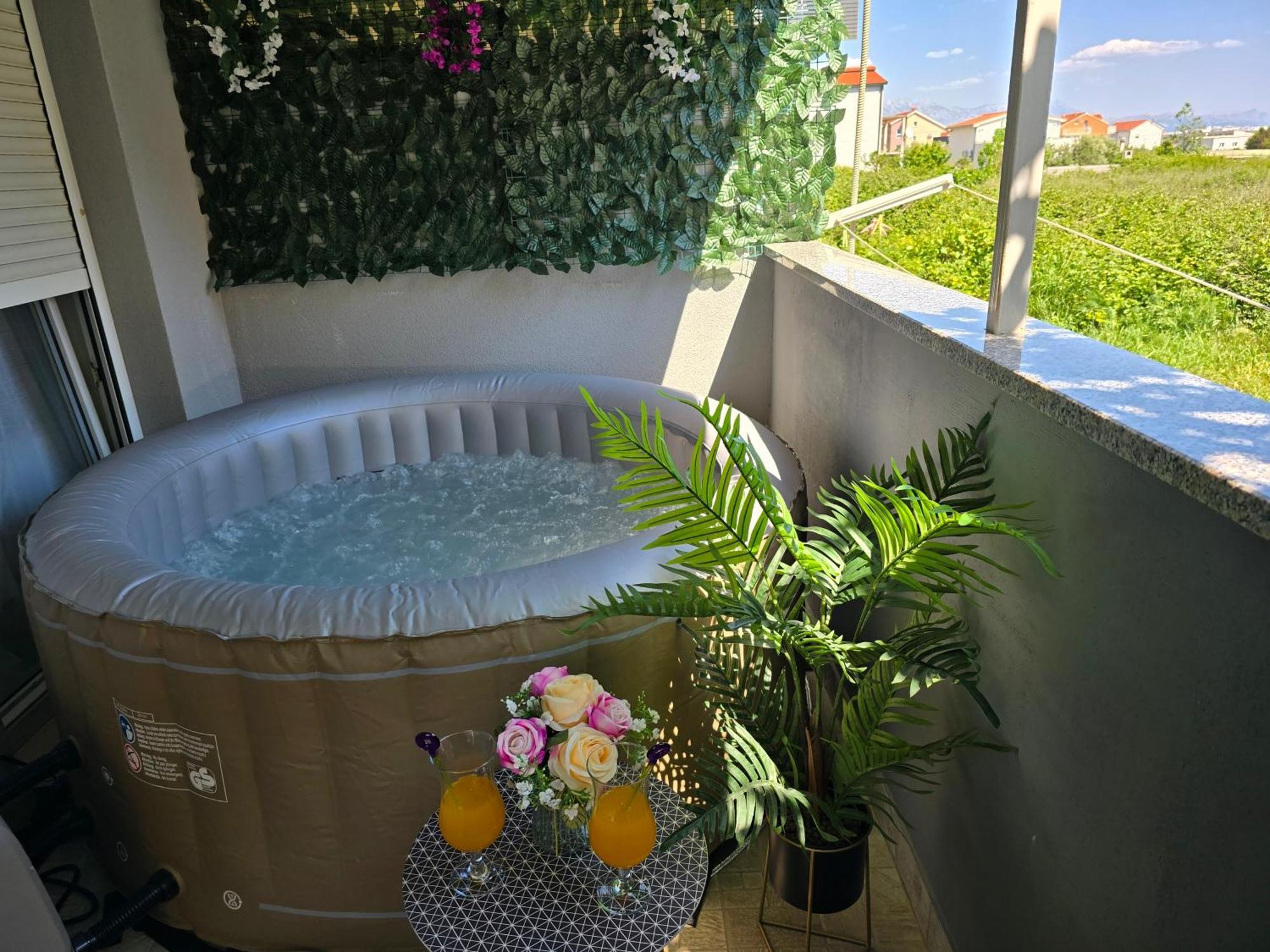 Apartment Blanca With Jacuzzi,Terase And Private Parking Kaštela Esterno foto