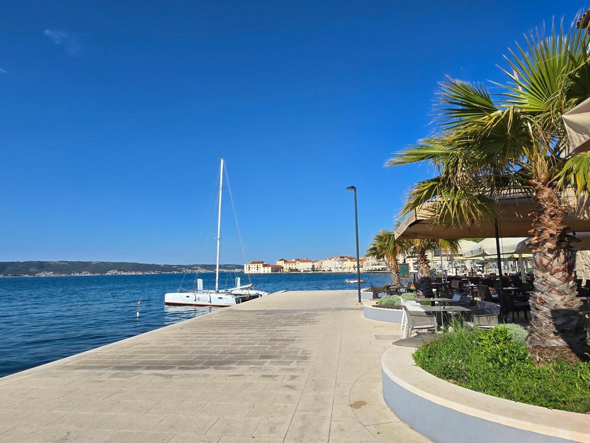 Apartment Blanca With Jacuzzi,Terase And Private Parking Kaštela Esterno foto